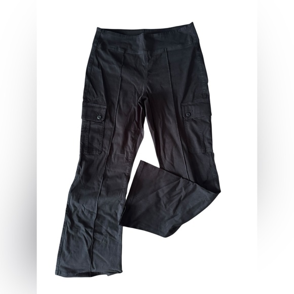 AE Stretch Pull-On High-Waisted Kick
Bootcut Cargo Pant - Picture 5 of 9